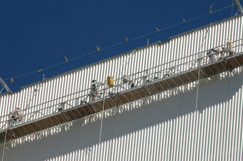 Illustration for article titled 21 Views Of Workers Struggling With Megastructures